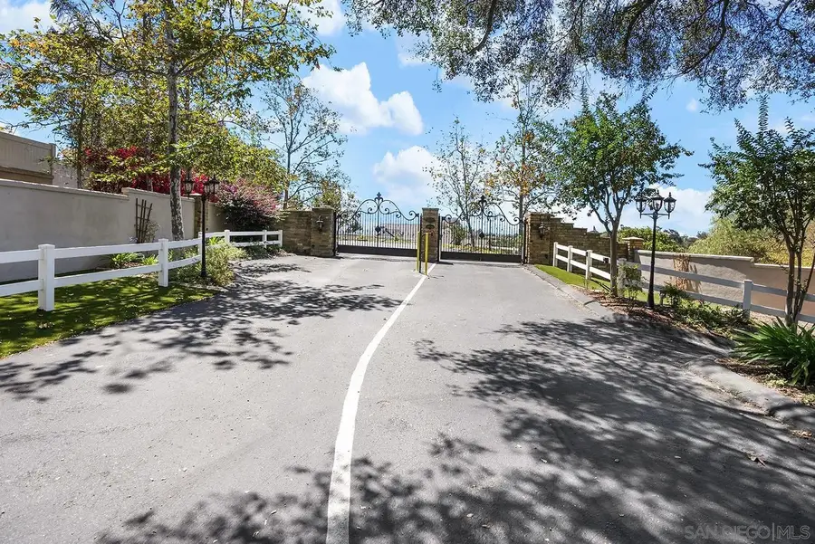 588 Twin Country Ln, Fallbrook, CA 92028 - #2