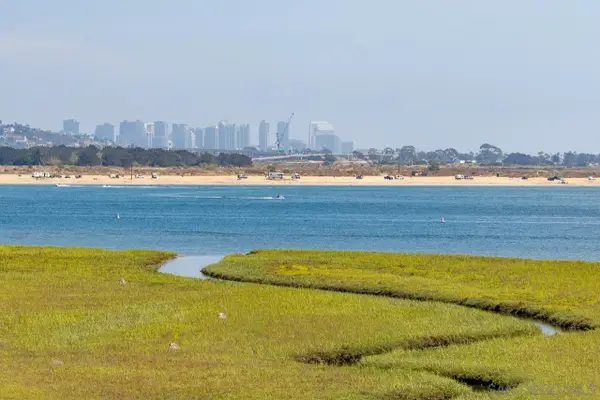 4015 Crown Point Dr. #310, San Diego, CA 92109