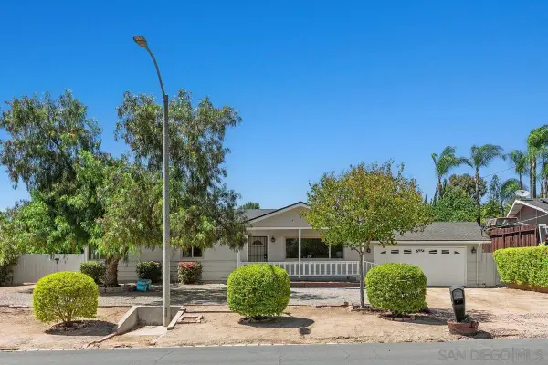 2738 Oak Hill Dr, Escondido, CA 92027