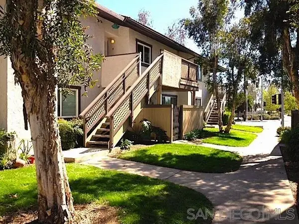 9821 Caspi Gardens #8, Santee, CA 92071