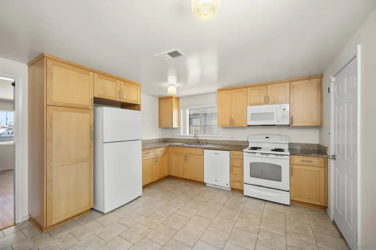 941 Grove Ave, Imperial Beach, CA 91932 - #1