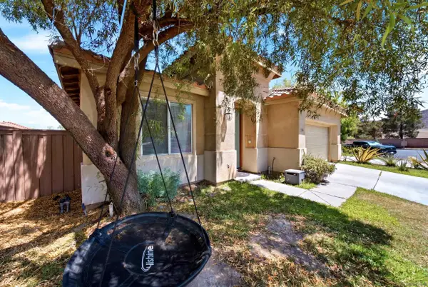 120 Estancia Way, Hemet, CA 92545