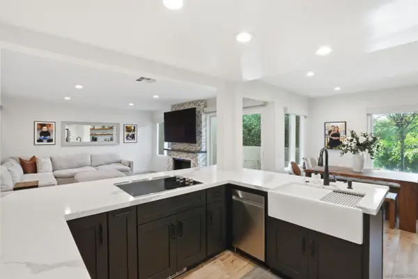 2444 Caminito Venido, San Diego, CA 92107
