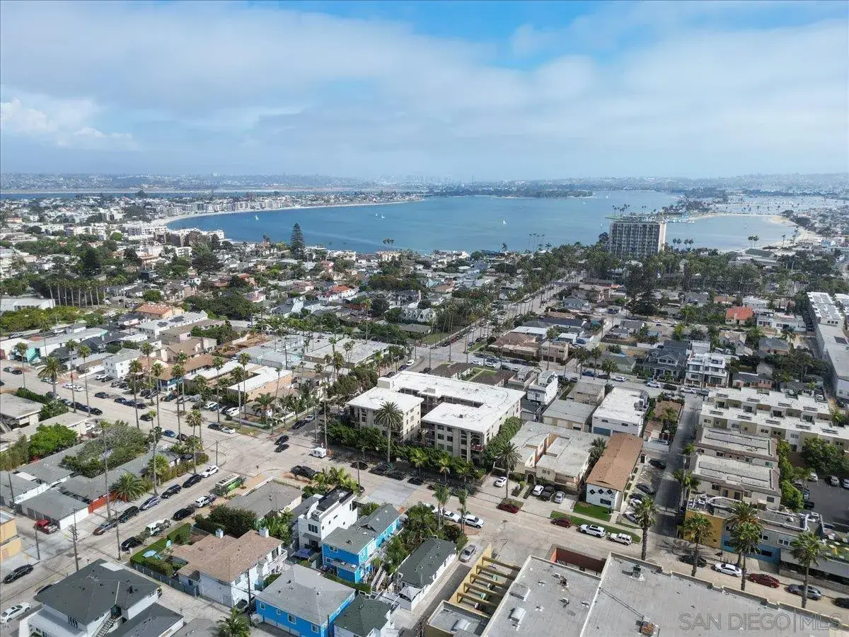 881 Thomas #26, San Diego, CA 92109 - #1