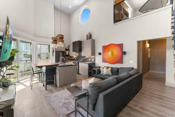 525 11th Avenue #1512, San Diego, CA 92101