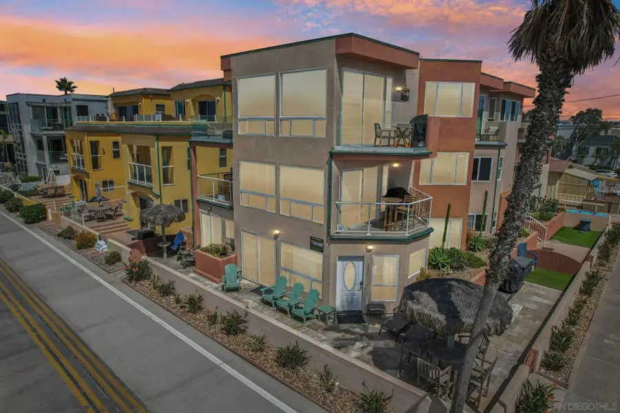702 Monterey Ct., San Diego, CA 92109 - #3