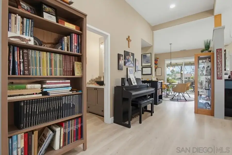 1048 La Sombra, San Marcos, CA 92078 - #3