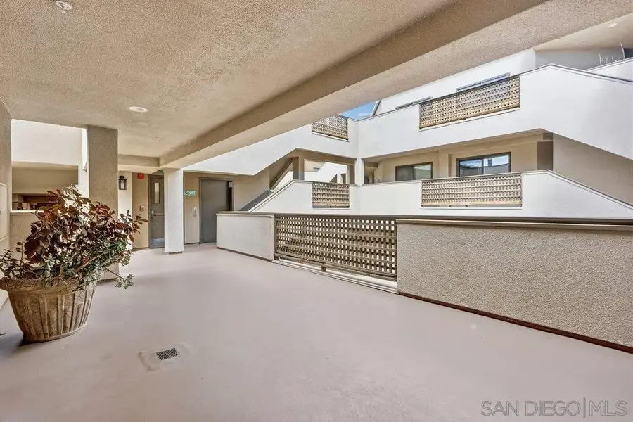 7509 Draper #210, La Jolla, CA 92037 - #3