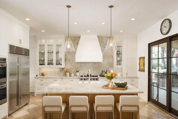 1040 Crest Dr, Encinitas, CA 92024