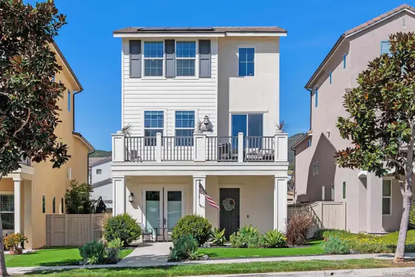 21516 Harmony Village Dr, Escondido, CA 92029