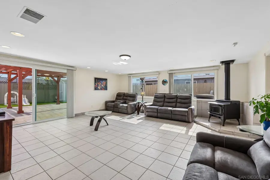 857 Holly Ave, Imperial Beach, CA 91932 - #3