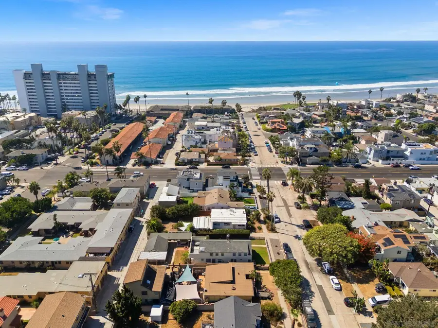 827-829 Law, San Diego, CA 92109 - #2