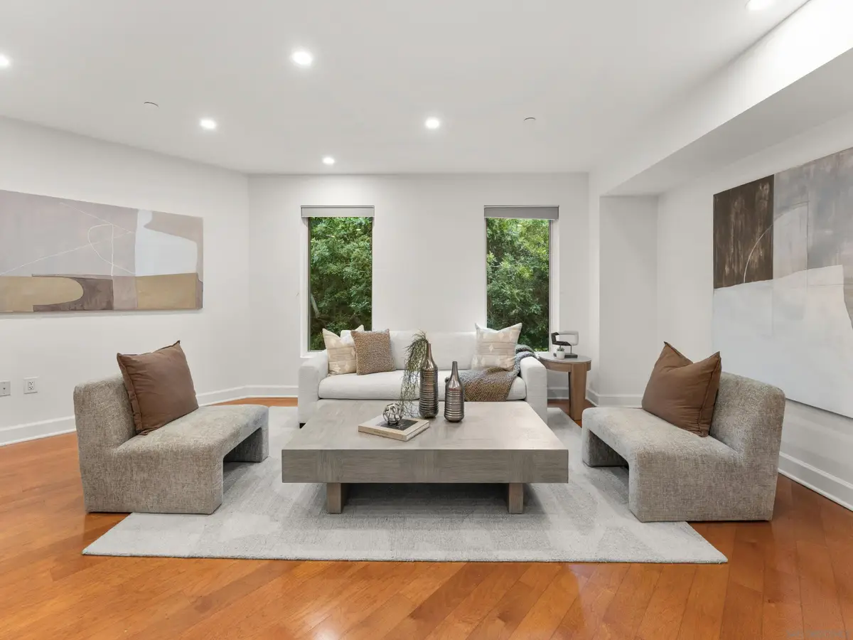 1040 Genter #305, La Jolla, CA 92037 - #1