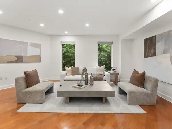1040 Genter #305, La Jolla, CA 92037