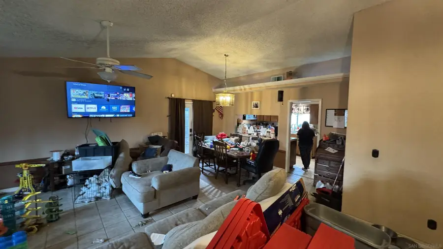 3642 W Redlands Ave, Fresno, CA 93722 - #3