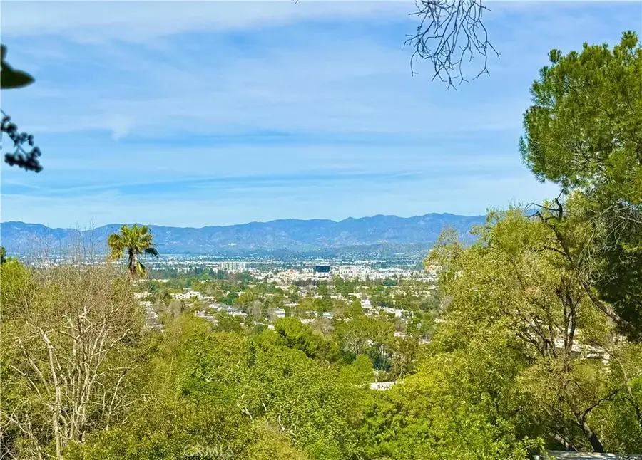 11472 Laurelcrest Dr, Studio City, CA 91604 - Image #2