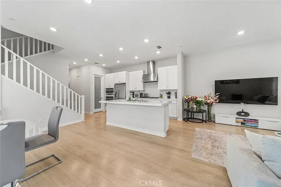 27218 Narrowleaf Willow Lane, Valencia, CA 91381 - Image #2