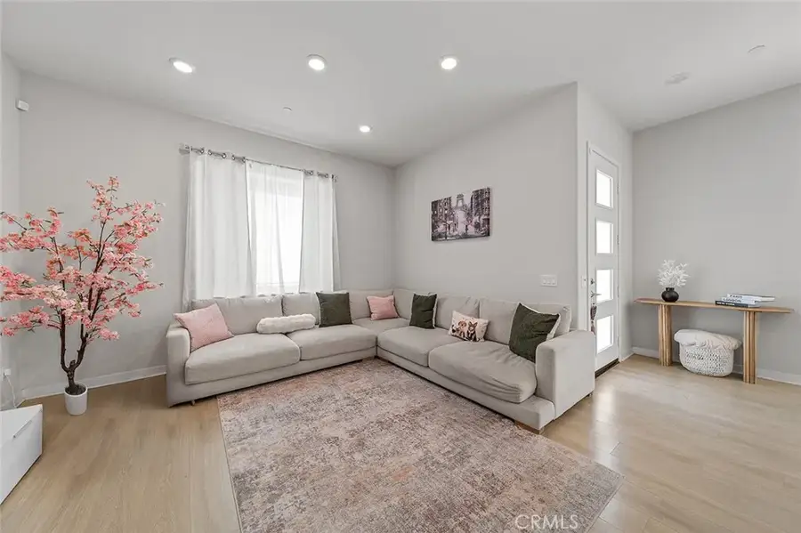 27218 Narrowleaf Willow Lane, Valencia, CA 91381 - Image #3