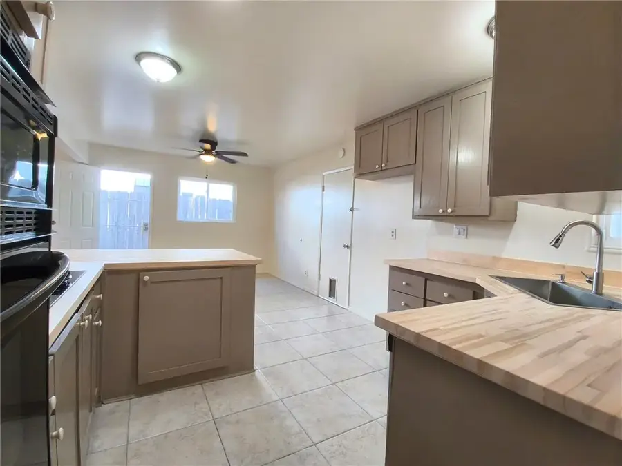 1497 Lark Ave, San Buenaventura Ventura, CA 93003 - Image #3