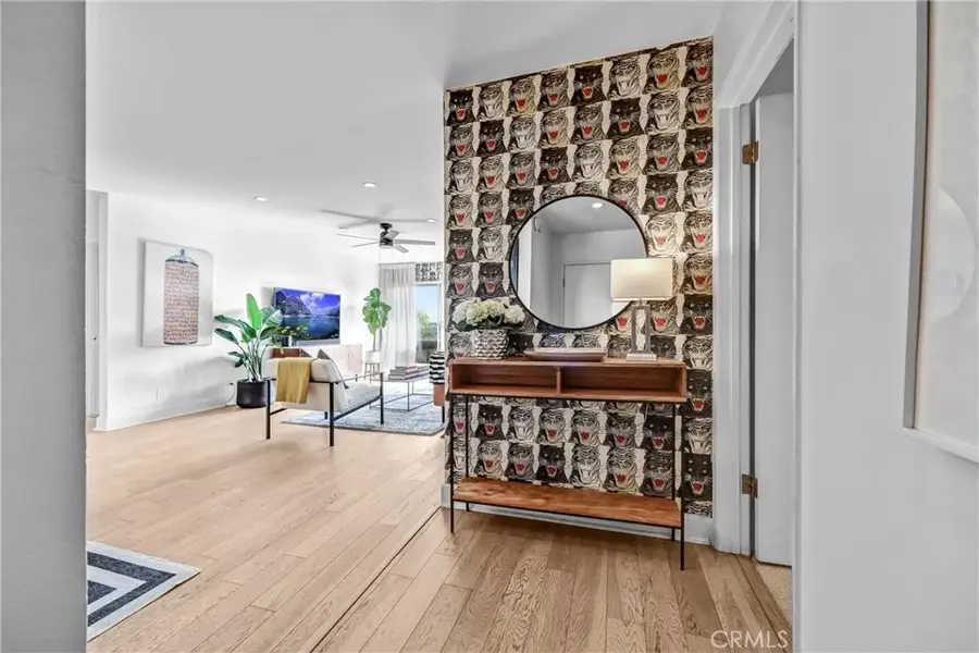 8400 De Longpre #212, West Hollywood, CA 90069 - Image #2