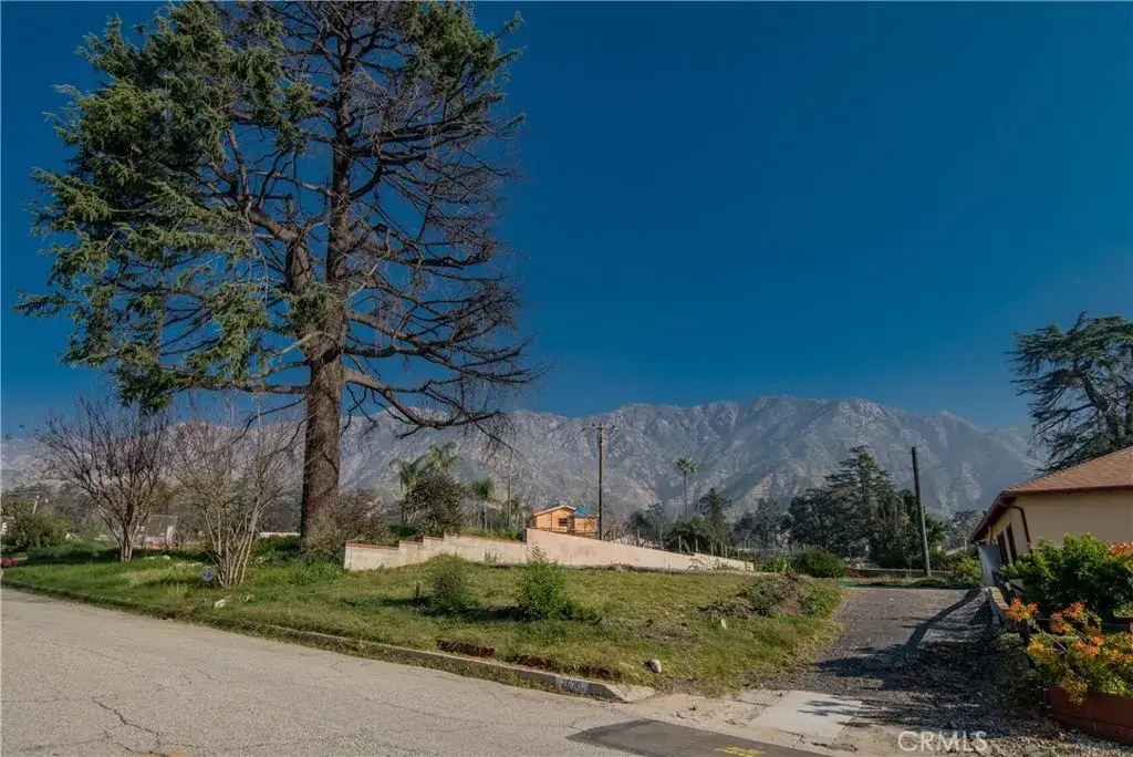 2820 N Mount Curve, Altadena, CA 91001 - Image #1