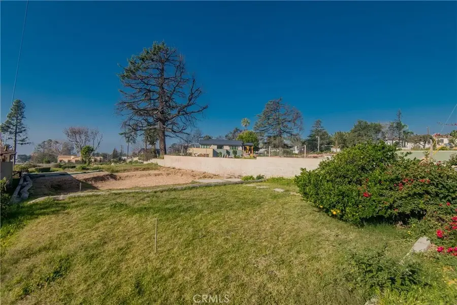 2820 N Mount Curve, Altadena, CA 91001 - Image #2