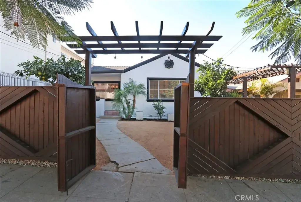1361 Armadale Avenue, Los Angeles, CA 90042 - Image #1