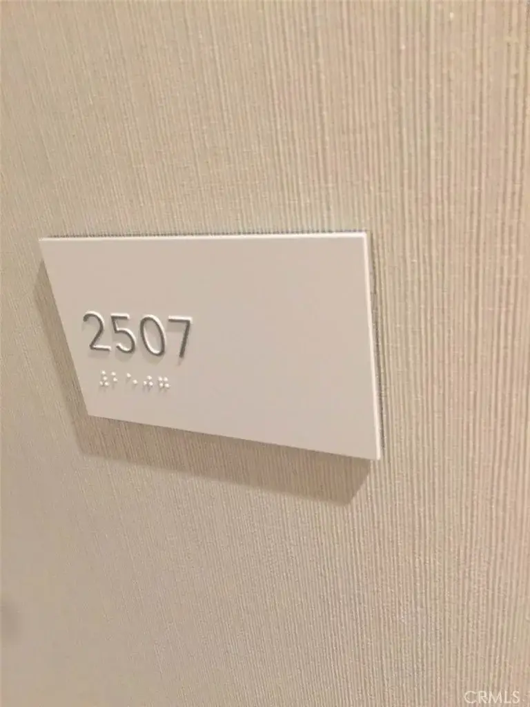 889 Francisco #2507, Los Angeles, CA 90017 - #1