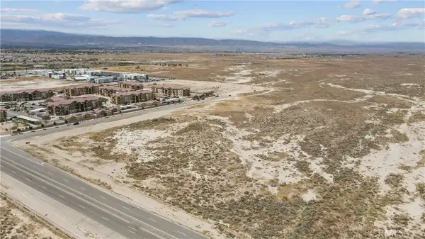 30 Avenue H, Lancaster, CA 93536