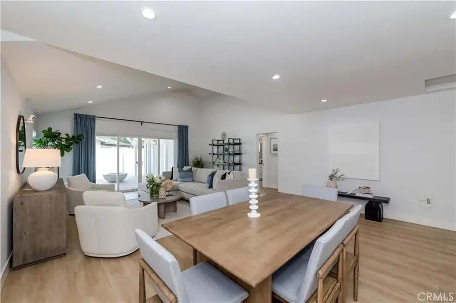 7426 Leescott Avenue, Lake Balboa, CA 91406 - #3