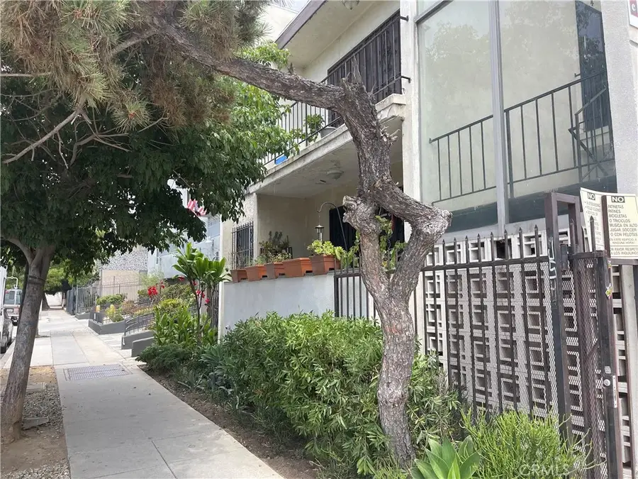978 S Ardmore Avenue, Los Angeles, CA 90006 - #2