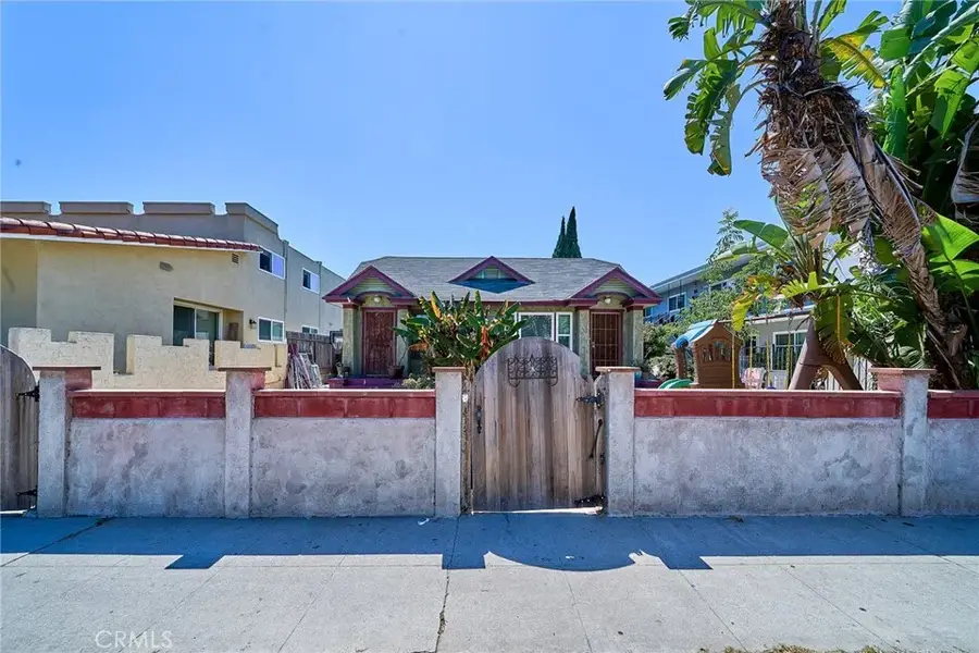 1055--1059 Roswell, Long Beach, CA 90804 - #2
