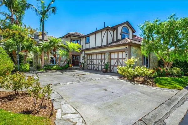 19381 Woodlands Dr, Huntington Beach, CA 92648