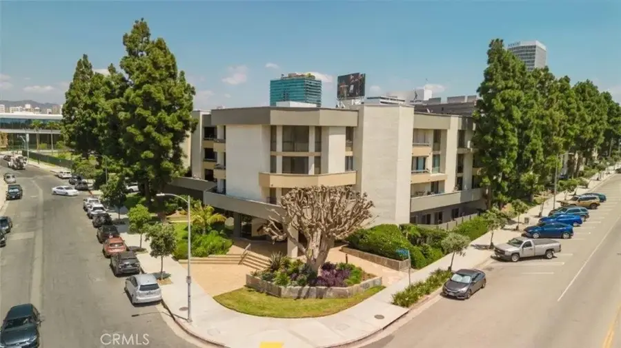 750 S Spaulding Avenue #215, Los Angeles, CA 90036 - #2