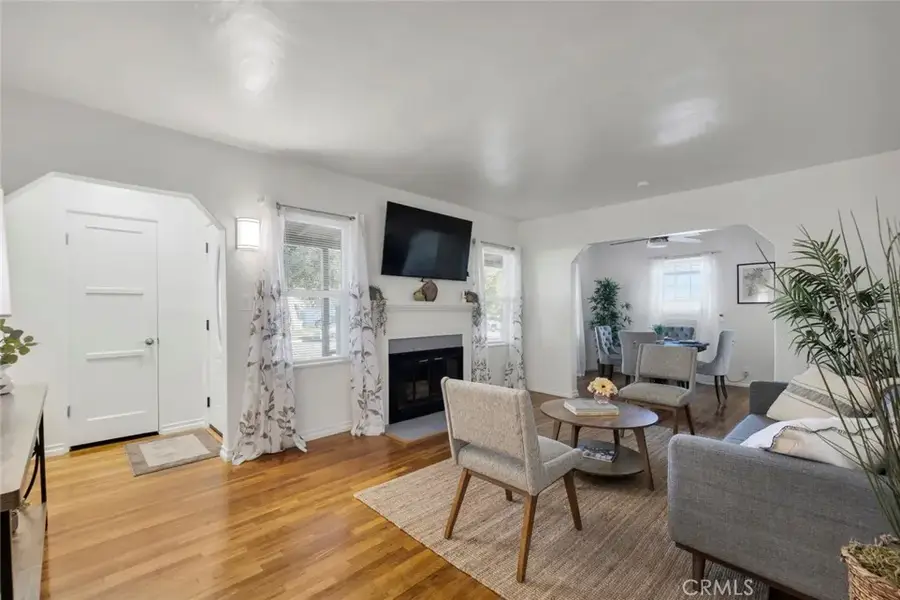 1527 N Avon Street, Burbank, CA 91505 - Image #2