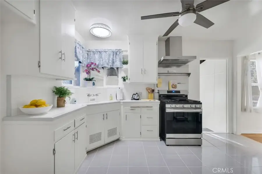 1527 N Avon Street, Burbank, CA 91505 - Image #3