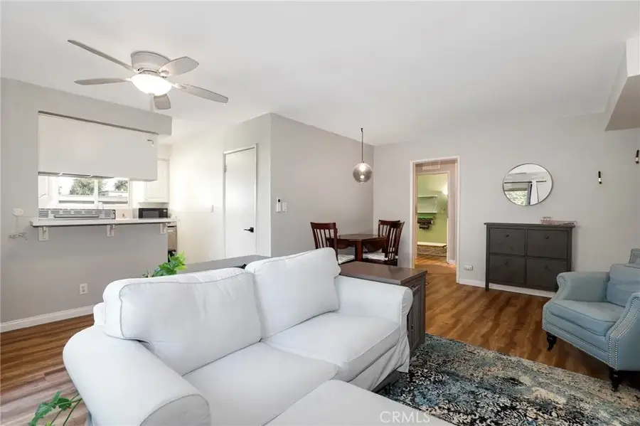 6021 Fountain Park Ln #2, Woodland Hills, CA 91367 - Image #3