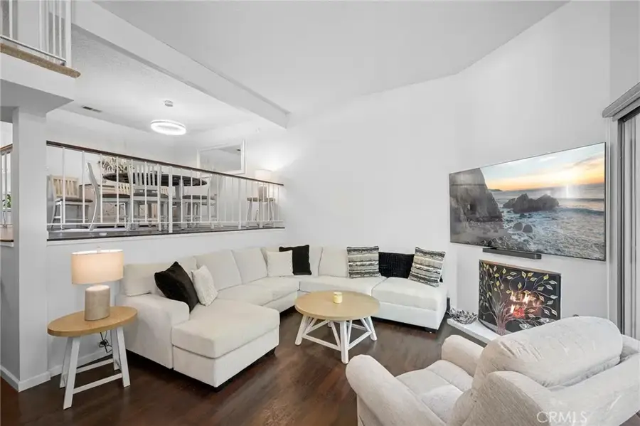 21145 Lassen #3, Chatsworth, CA 91311 - Image #2