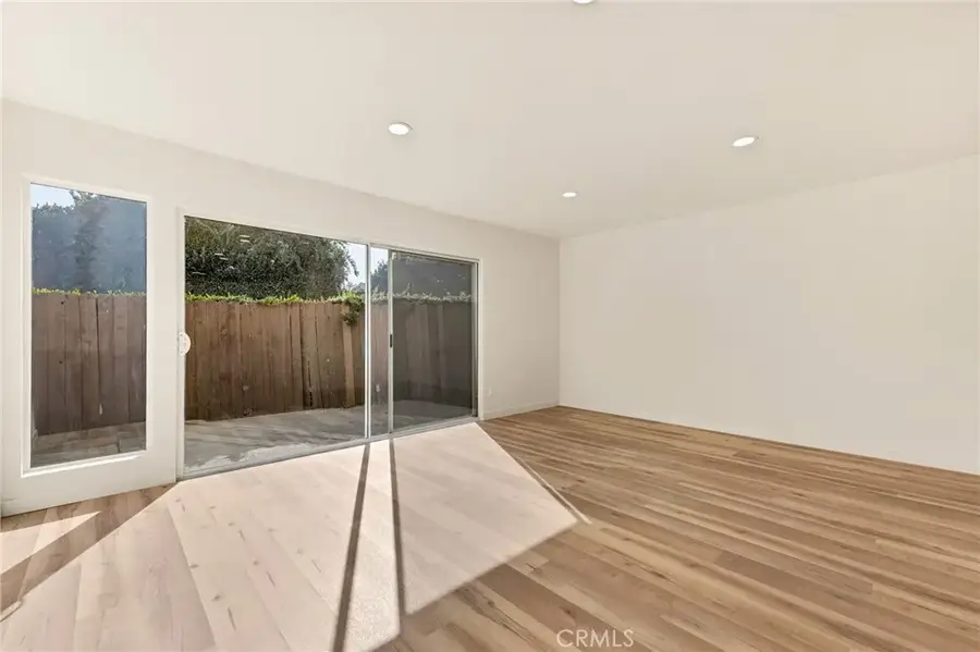 15542 Sherman Way #11, Van Nuys, CA 91406 - Image #2