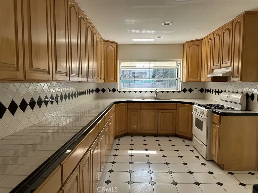 6443 Longridge, Van Nuys, CA 91401 - #3