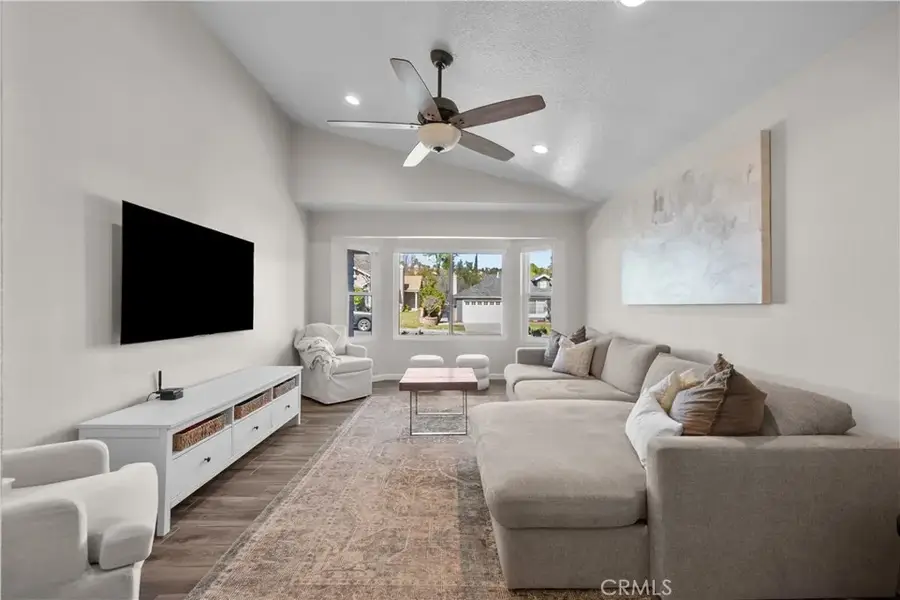 28518 Victoria, Castaic, CA 91384 - #3