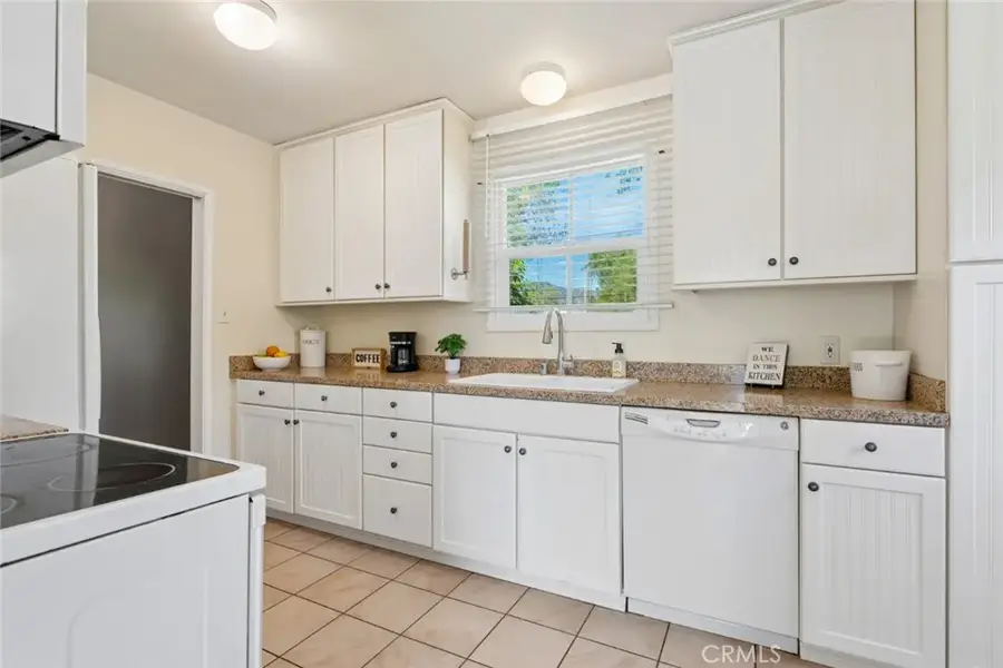 1843 Kenneth Way, Pasadena, CA 91103 - #3