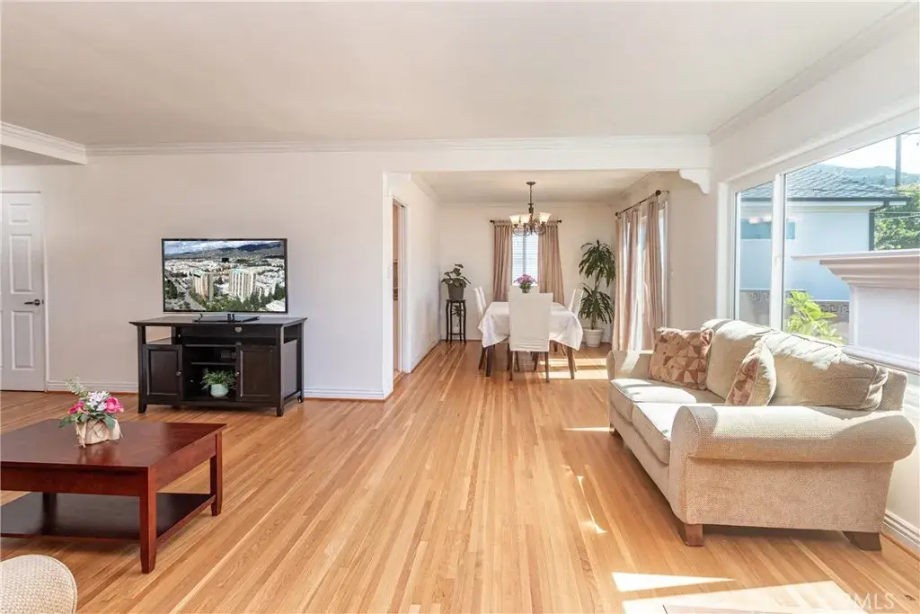 1030 E San Jose, Burbank, CA 91501 - #1