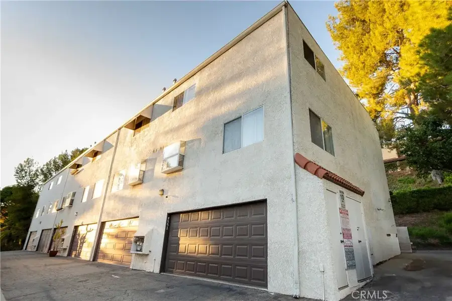 9551 Via Ricardo, Burbank, CA 91504 - #3