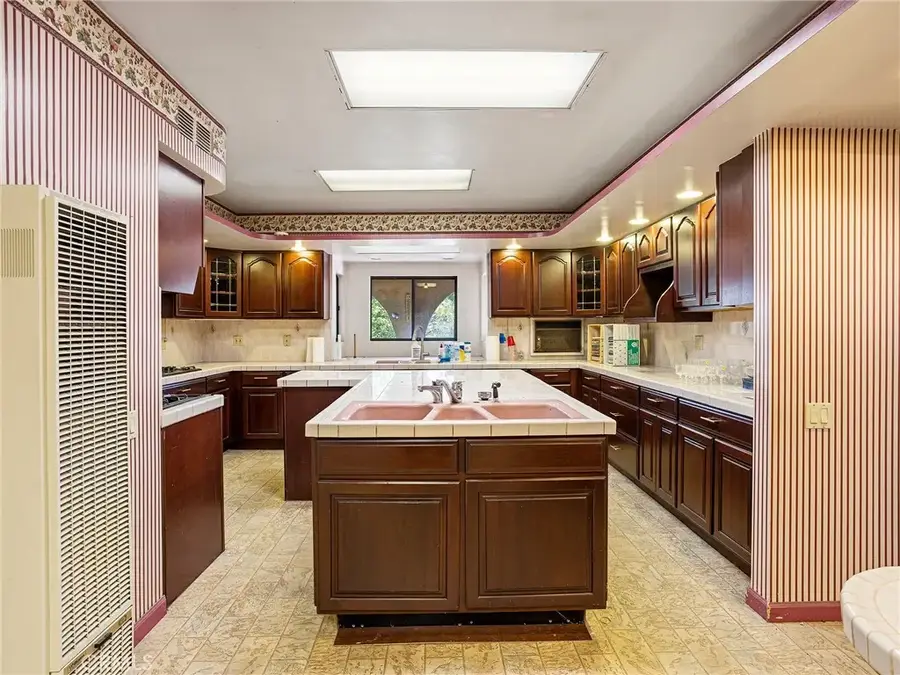 836 N Parish Place, Burbank, CA 91506 - #3