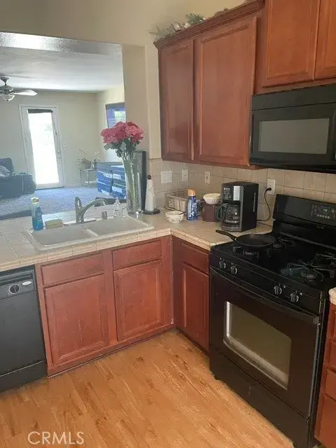 8011 Amber Creek Road, Bakersfield, CA 93313 - #2