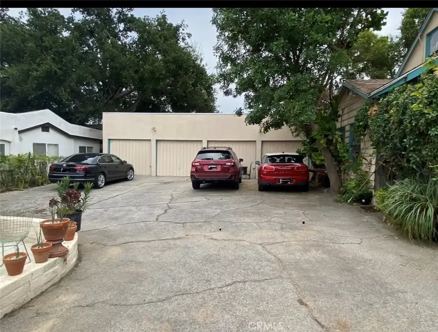 10438 Scoville Avenue, Sunland, CA 91040 - #2