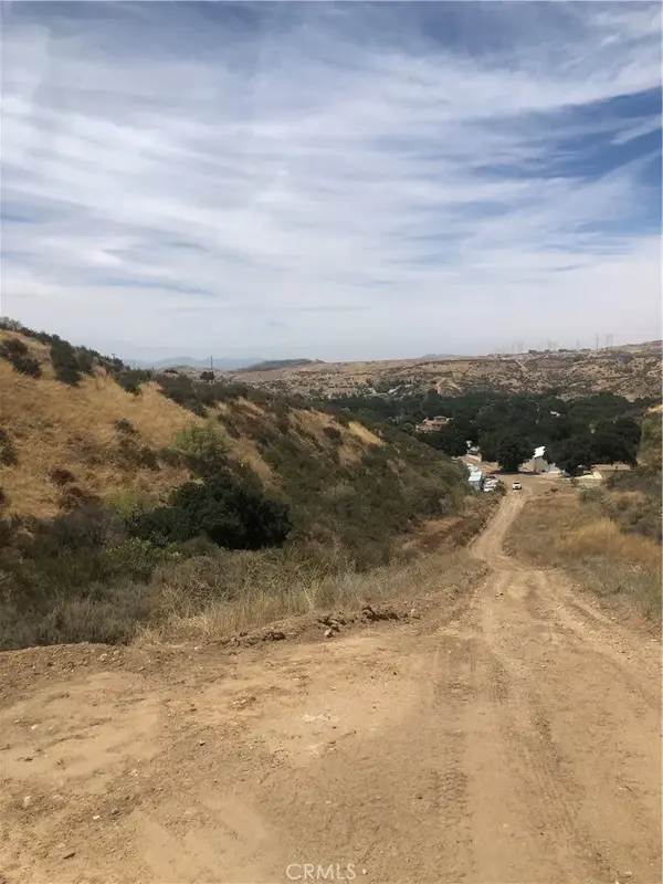 0 Dockweiler Dr, Newhall, CA 91321