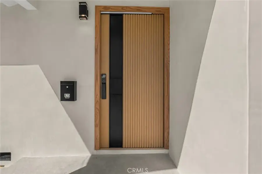 825 N Naomi, Burbank, CA 91505 - #2