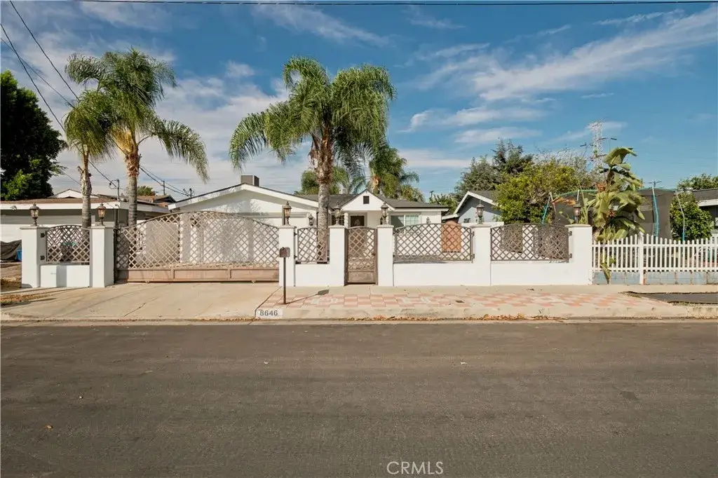 8646 Nagle, Panorama City, CA 91402 - #1